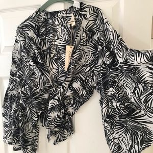 Black & White Palm print top ONE SIZE
